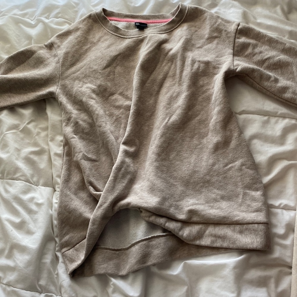 Crewneck sweater rarely used good conditon.
